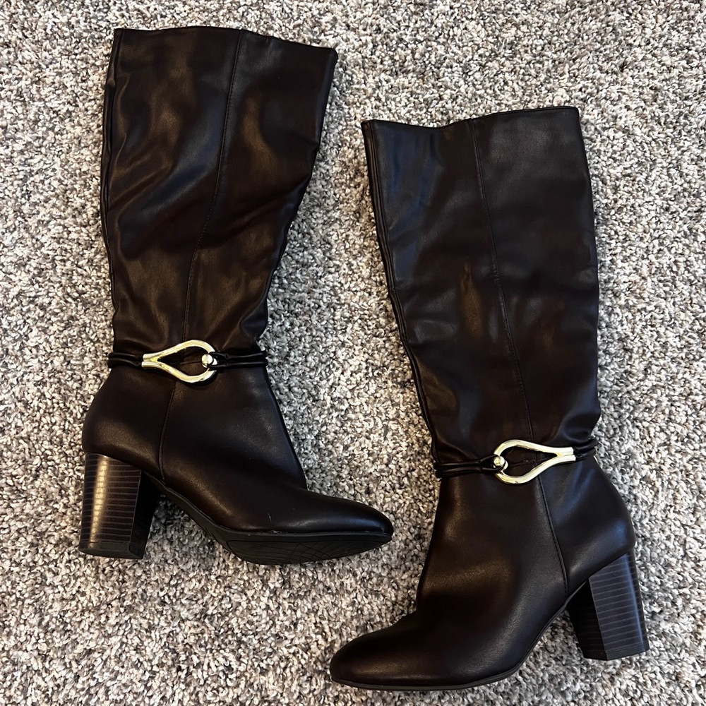 Chocolate brown boots with gold buckle!! - Picture 2 of 2